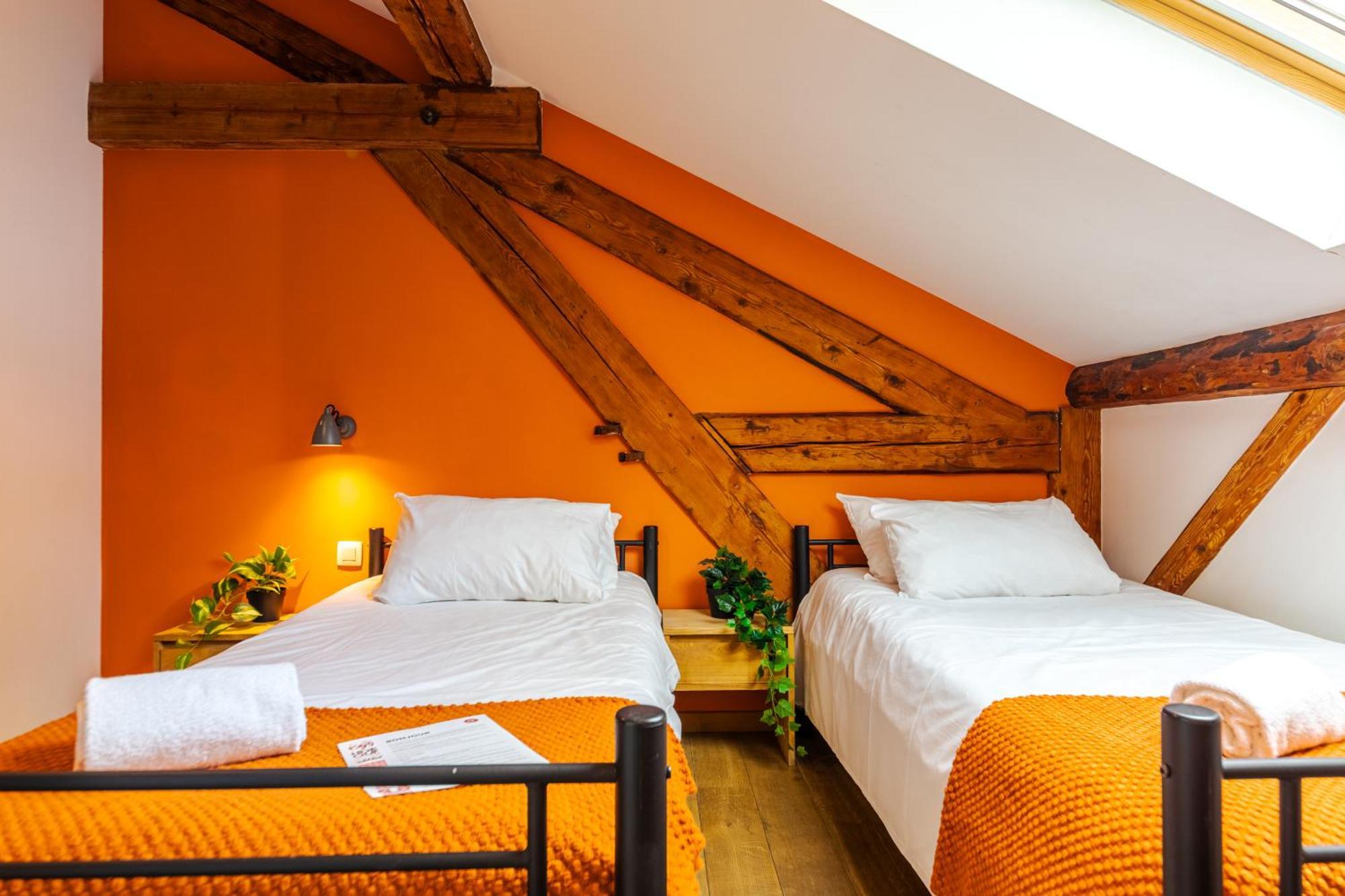 Tweepersoonskamer met 2 Aparte Bedden